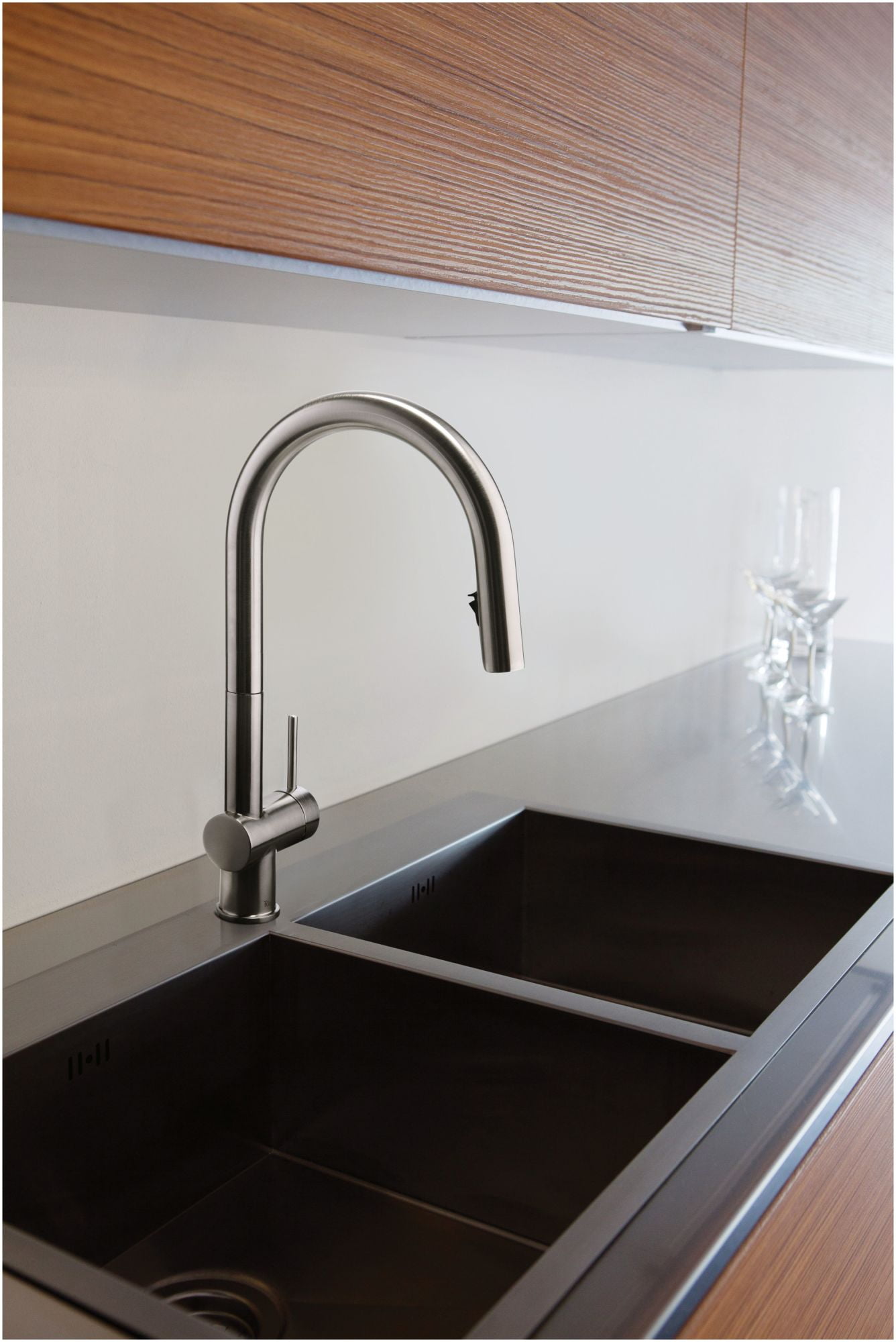 Riobel Az201 Azure 1.5 GPM Single Hole Pull Down Kitchen Faucet - Gold