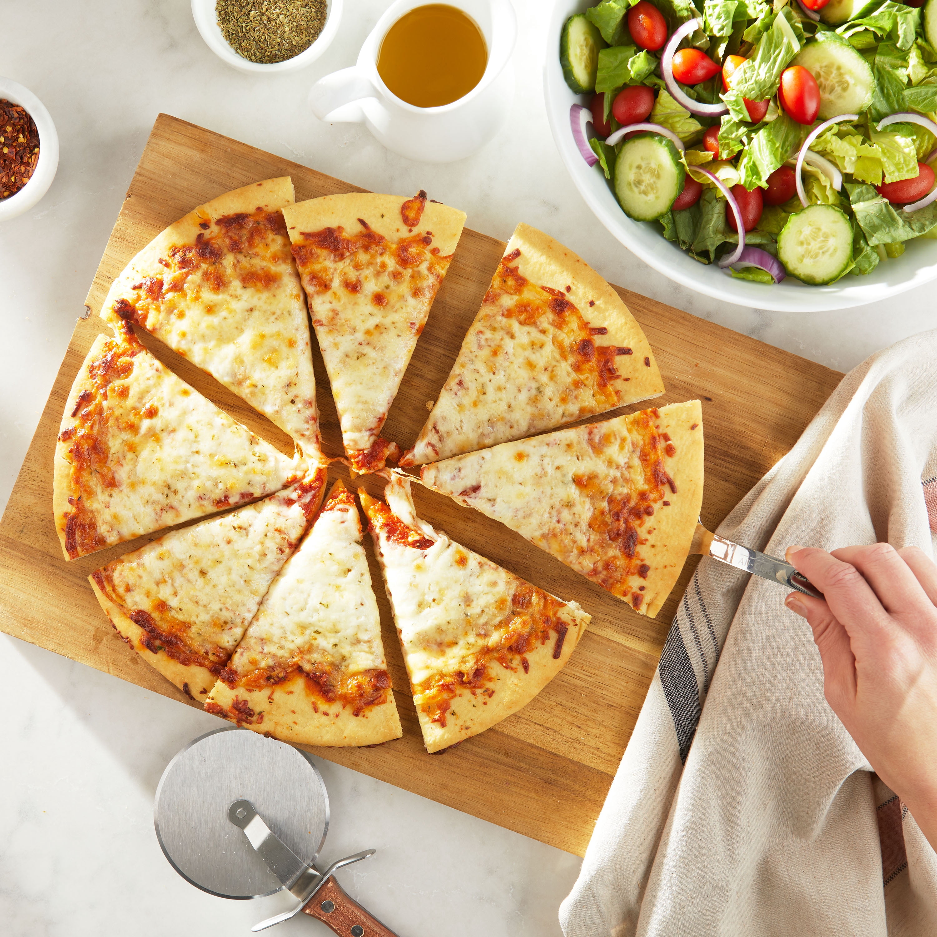 Marketside Five Cheese Pizza, Traditional Crust, Medium, 20.9 oz (Fresh)
