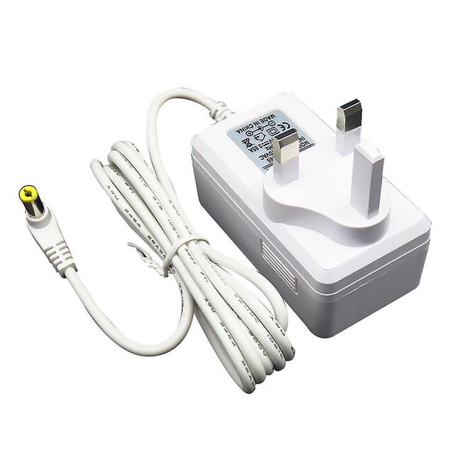 uk enchufe 24v 0.65a ac adaptador de corriente para difusor de aroma humidificador lámpara de escritorio, adaptador blanco con clavija tipo G UK, cuerpo rectangular con etiqueta técnica y cable enrollado que termina en conector cilíndrico amarillo; se suele usar con difusores y lámparas de mesa debido a su salida de 24V.