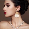 thumbnail image 2 of Pendientes de ratán bohemio clásico Geométrico Hecho a mano Hoop Hoop Moda Atractiva Oreja Colgantes para Mujeres Chicas Blanco 2 Paquetes Monstrate AP008668-04B, 2 of 5