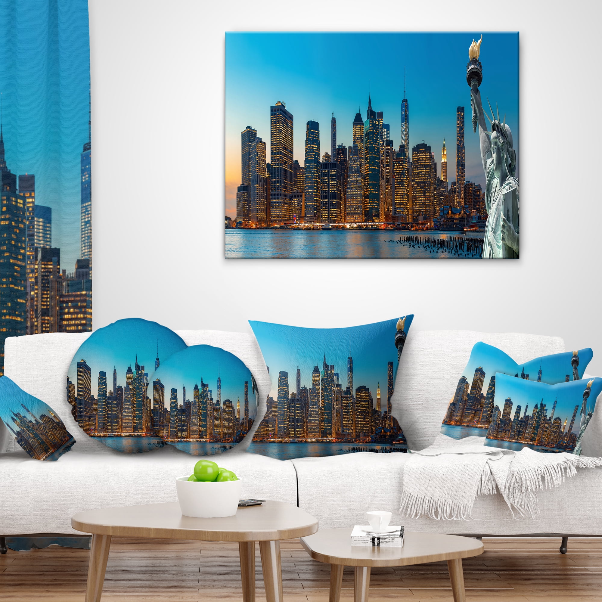 Designart Evening New York City Skyline Panorama - Throw Pillow - 18x18