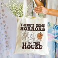 thumbnail image 2 of Bolso de mano con estampado de calabaza y calavera fantasma, hay algunos horrores en este bolso de hombro con patrón de casa, bolso de comprador ligero, regalo de Halloween, 2 of 4