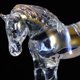 thumbnail image 2 of Adorno de caballo: Figura de cristal artesanal - Adorno de caballo para decoración del hogar y la oficina - Símbolo de éxito y buena fortuna - Ideal para inauguración de casa, 2 of 8