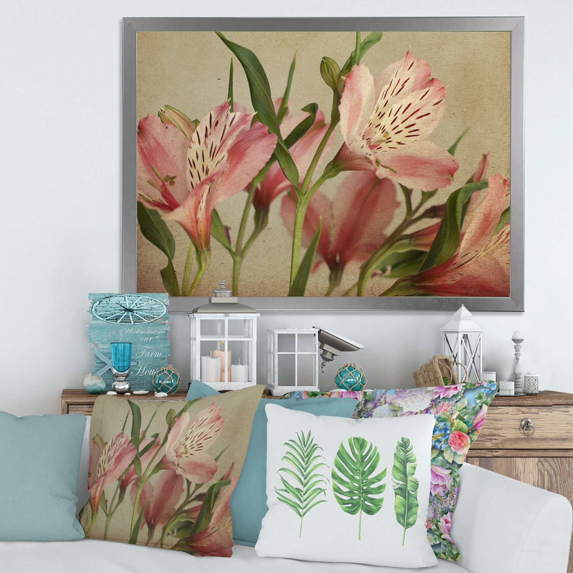 Designart 'Alstroemeria Flower Retro ' Traditional Framed Art Print