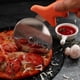 thumbnail image 3 of Cortador de pizza antiadherente de acero inoxidable negro de 2 piezas para repostería, 3 of 4