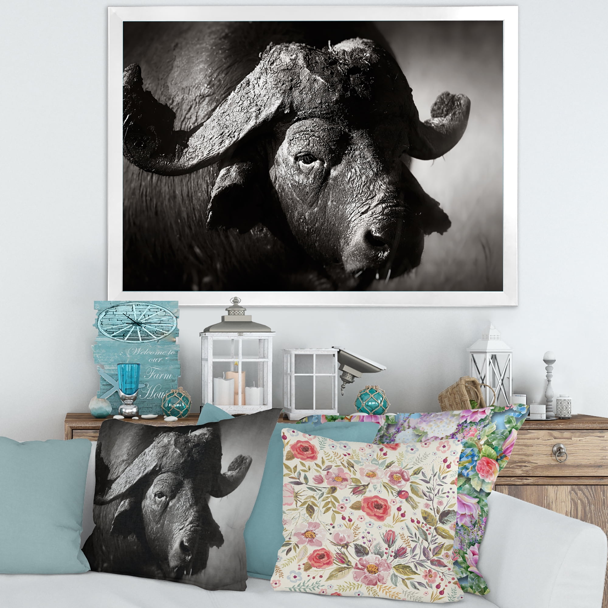 Designart 'Black and White Portrait Of Buffalo II' Farmhouse Framed Art Print