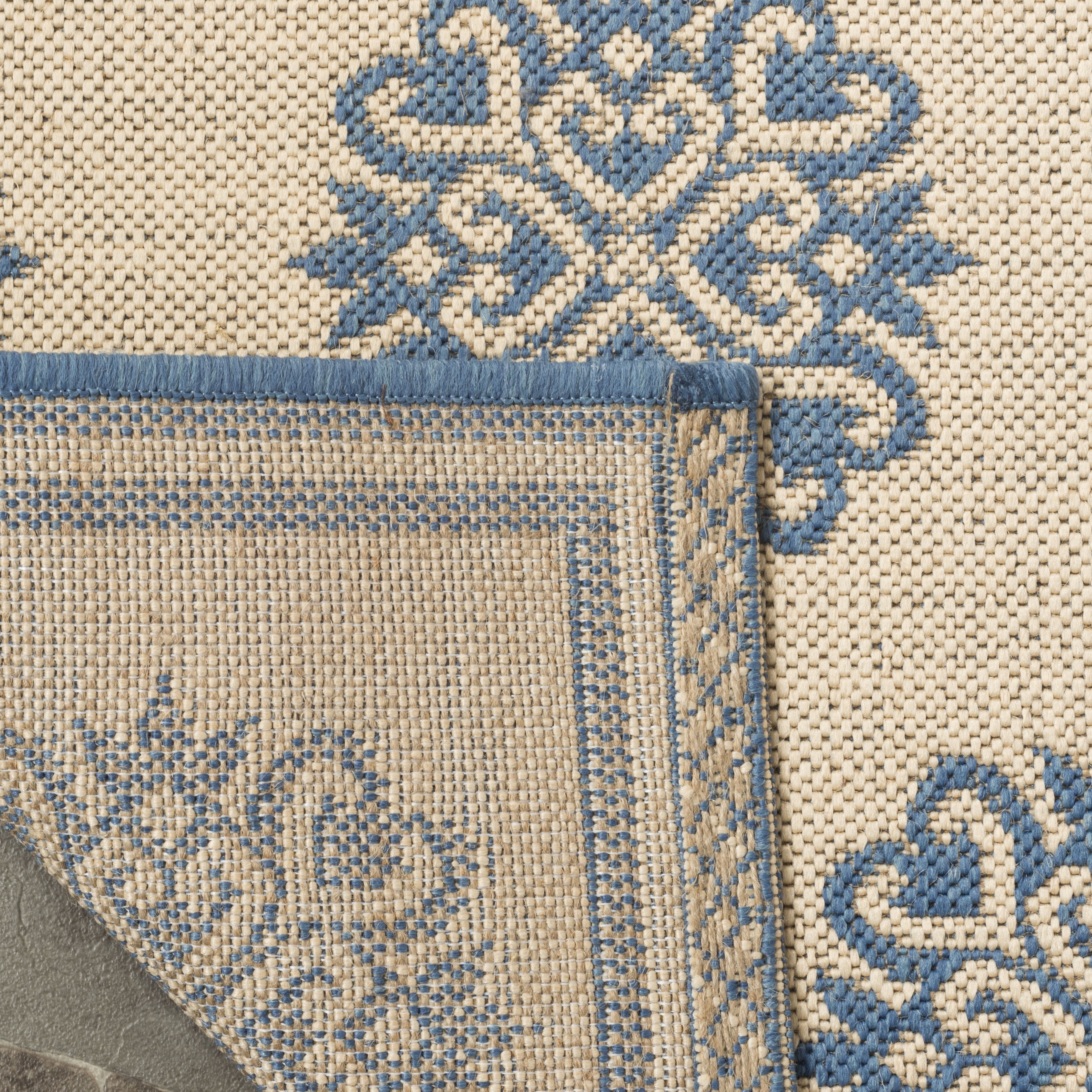 SAFAVIEH Outdoor LND181M Linden Collection Blue / Creme Rug