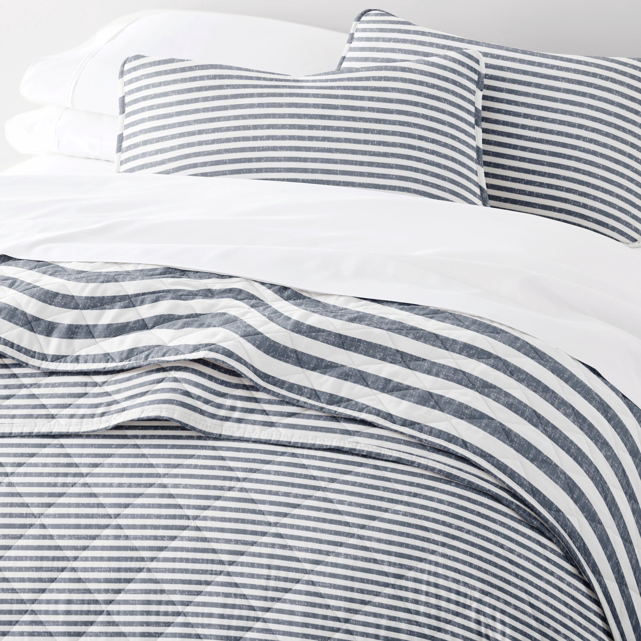 Lightweight Quilt Sets - Wrinkle Free - Coverlet Striped Coastal Blue Pattern for Full/Queen Size Bedding by Comfort Canopy
