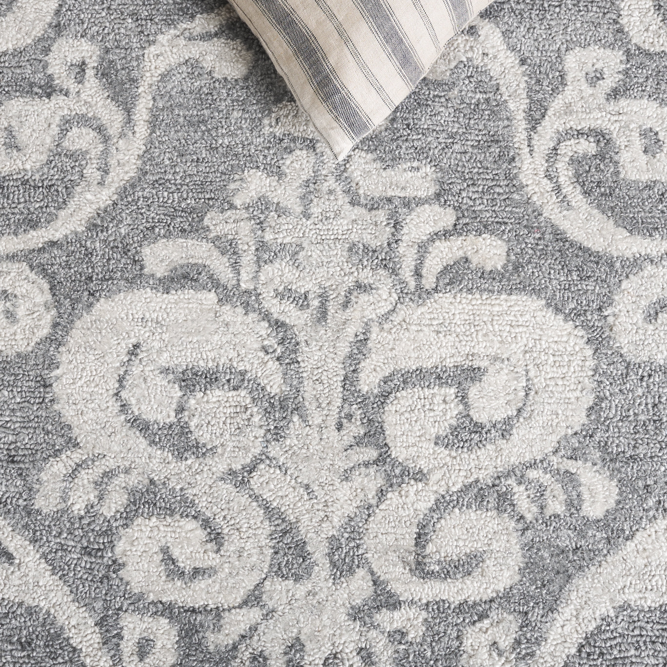 SAFAVIEH Anatolia Garrick Medallion Area Rug, Grey, 6' x 6' Round