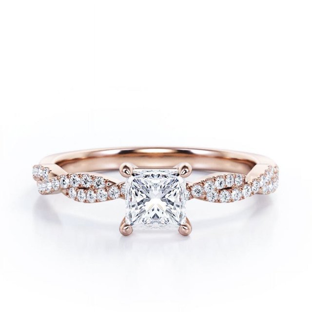 JeenMata Anillo de Compromiso de 4 Puntas con Diamantes de Talla Princesa con Detalles Pavé en Oro Rosa de 10 K