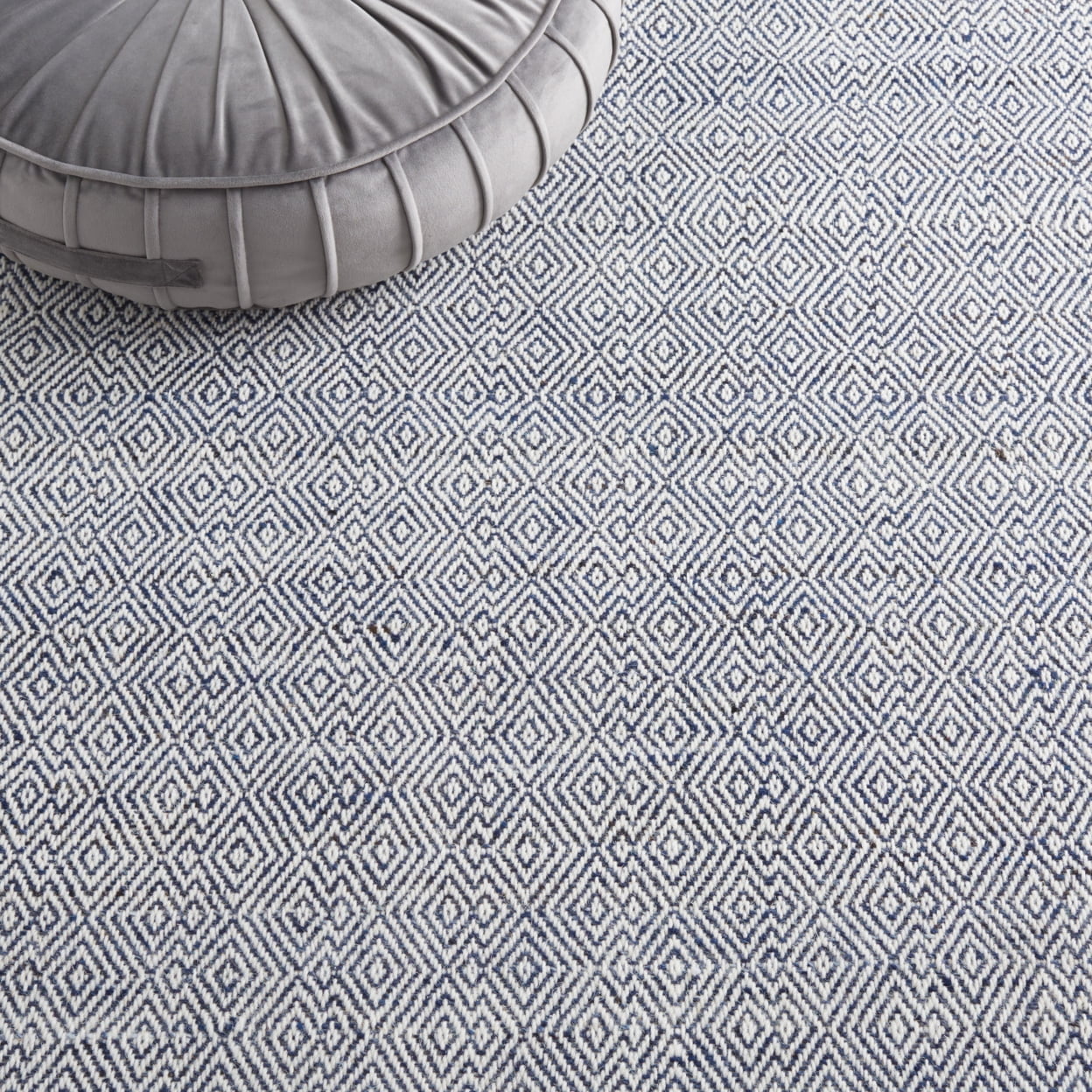 SAFAVIEH Martha Stewart Wilton Geometric Area Rug, Blue/Ivory, 8' x 10'