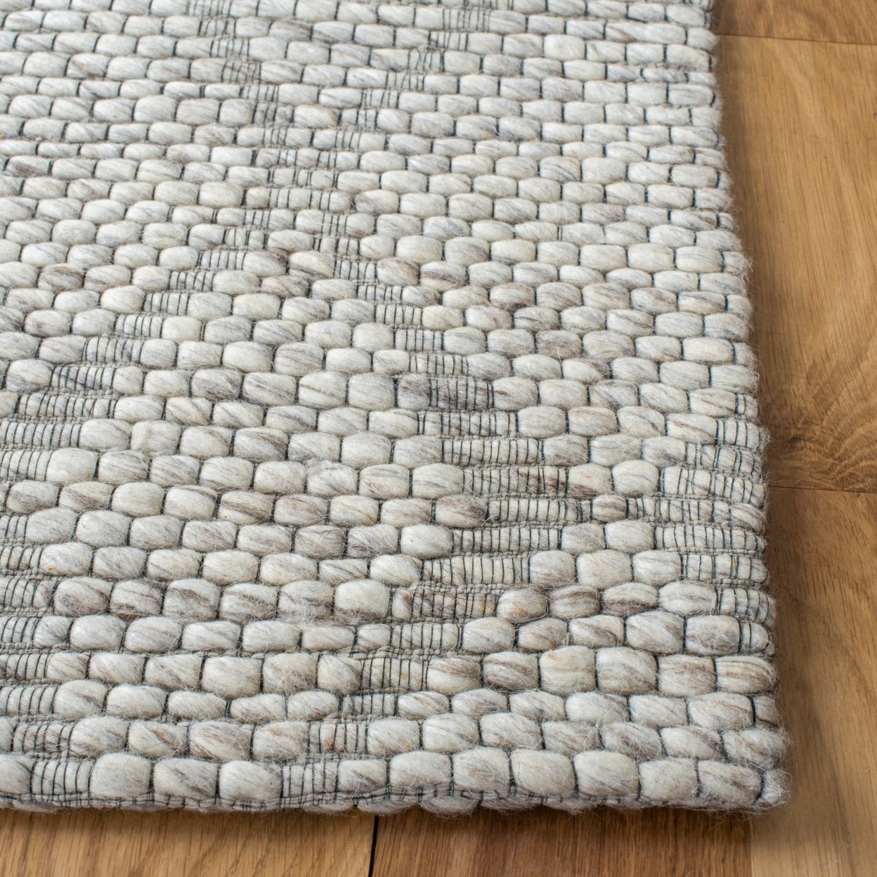 SAFAVIEH Marbella Aria Diamond Runner Rug, Beige, 2'3" x 9'