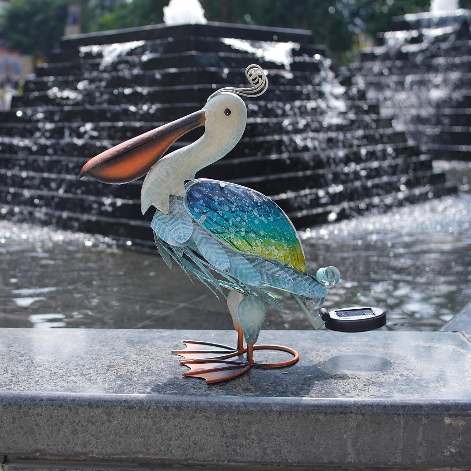 Solar Metal Pelican Statues Garden Sculpture & Statues, 17 Inch Glass Outdoor Pelican Yard Art Coastal Ocean Bird Decor Lawn Ornament for Backyard Porch Patio Decor（Blue-Green）