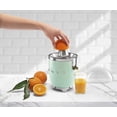 thumbnail image 2 of Exprimidor de cítricos Smeg 50's Retro Style CJF11PGUS, color verde pastel, 2 of 5