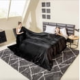 thumbnail image 2 of Manta COOVA Oversized King de 305 x 351 cm, color negro suave y cálido, 2 of 7