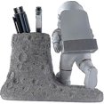 thumbnail image 4 of Portalápices de astronauta con soporte para teléfono, soporte para teléfono celular, contenedor de bolígrafo de astronauta de resina, organizador de suministros de papelería para d, 4 of 4