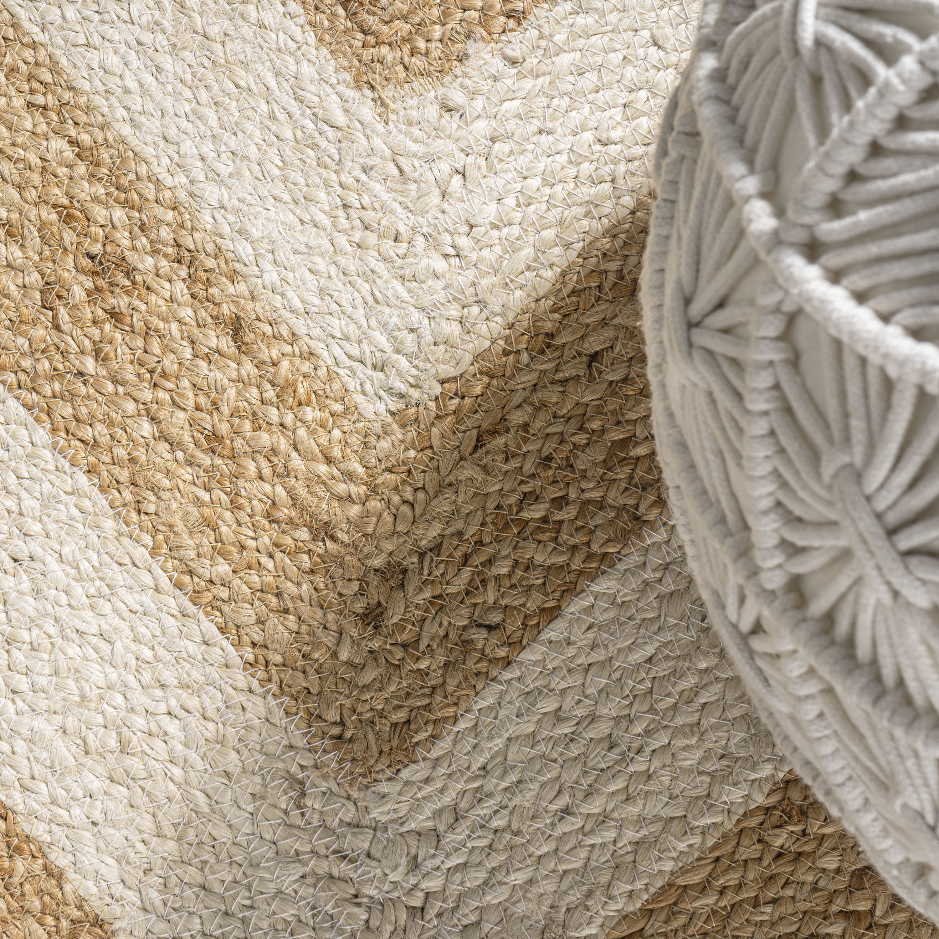 JONATHAN Y ANSA 6' Round Area Rug, Piper Two-Tone Chevron Jute - Cream/Natural, RNF111B-6R