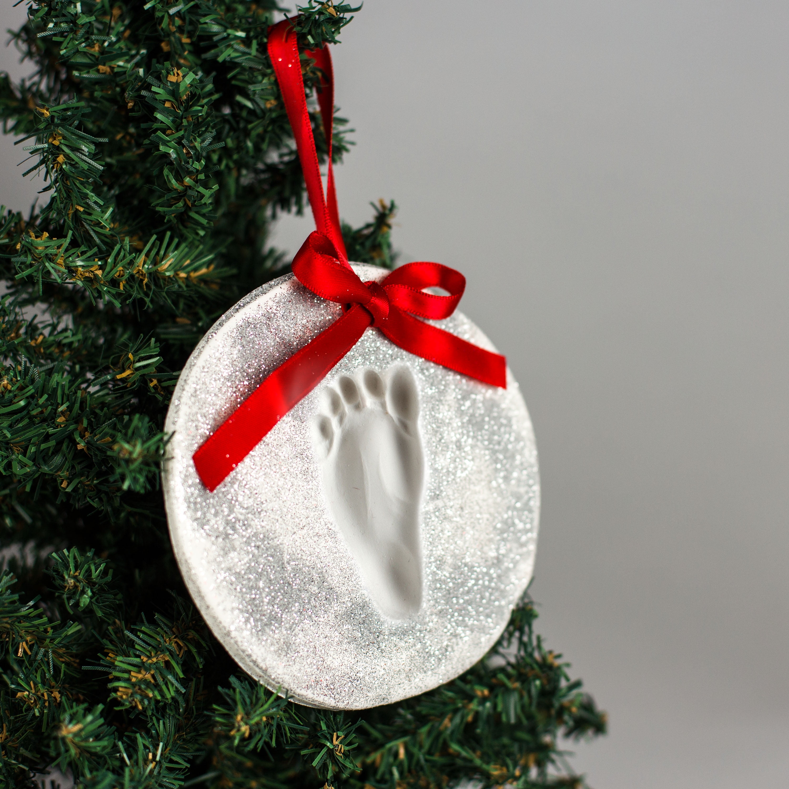 Pearhead Grandparents Holiday Frame /& Ornament Set