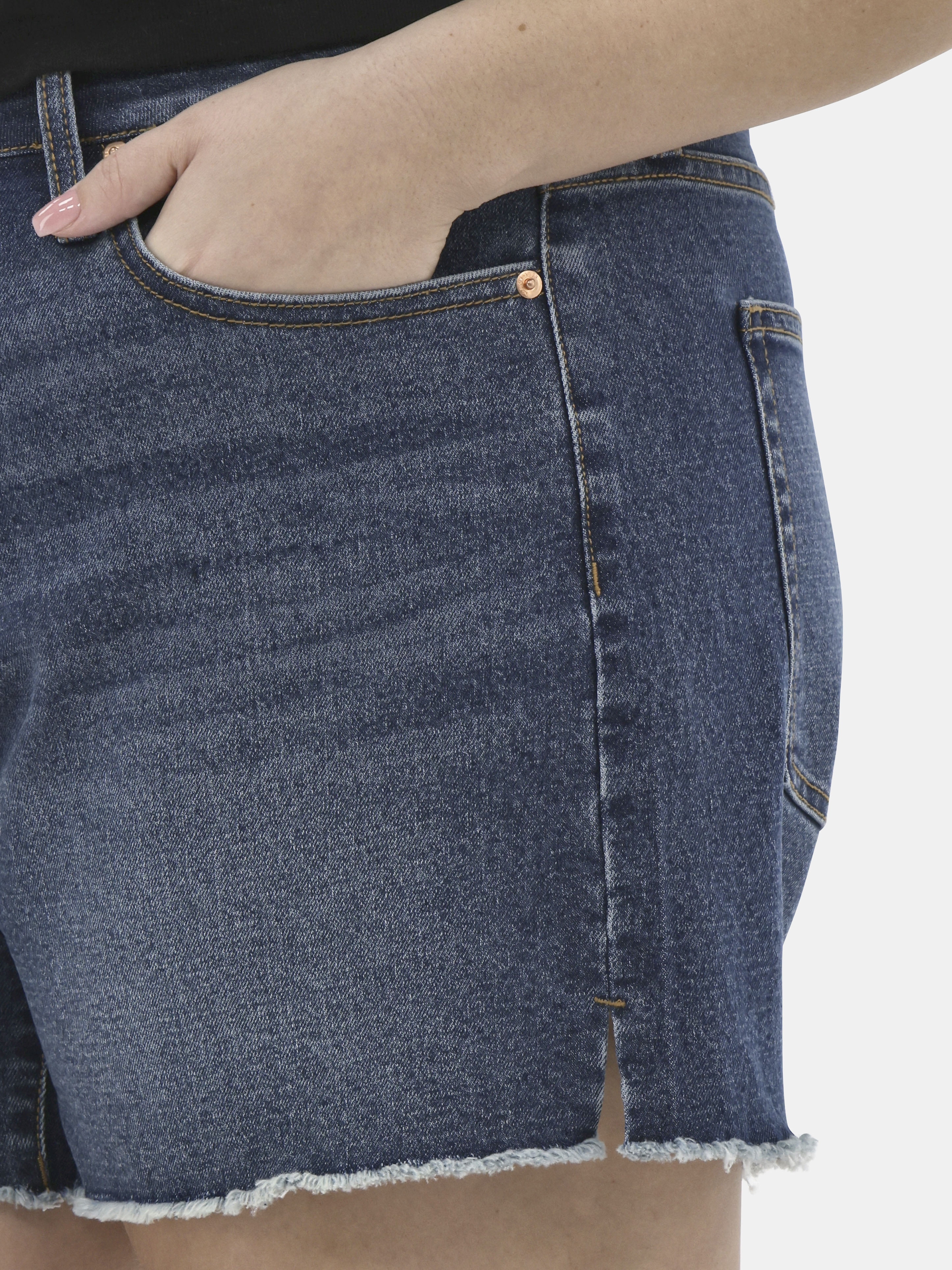 No Boundaries Women's Mid Rise Denim Short, Sizes 2-26W