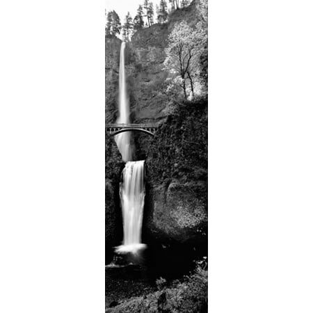Multnomah Falls Columbia River Footbridge in front of a waterfall Multnomah Falls Columbia River Gorge Multnomah County Oregon USA Canvas Art - Panoramic Images (18 x 6) ()