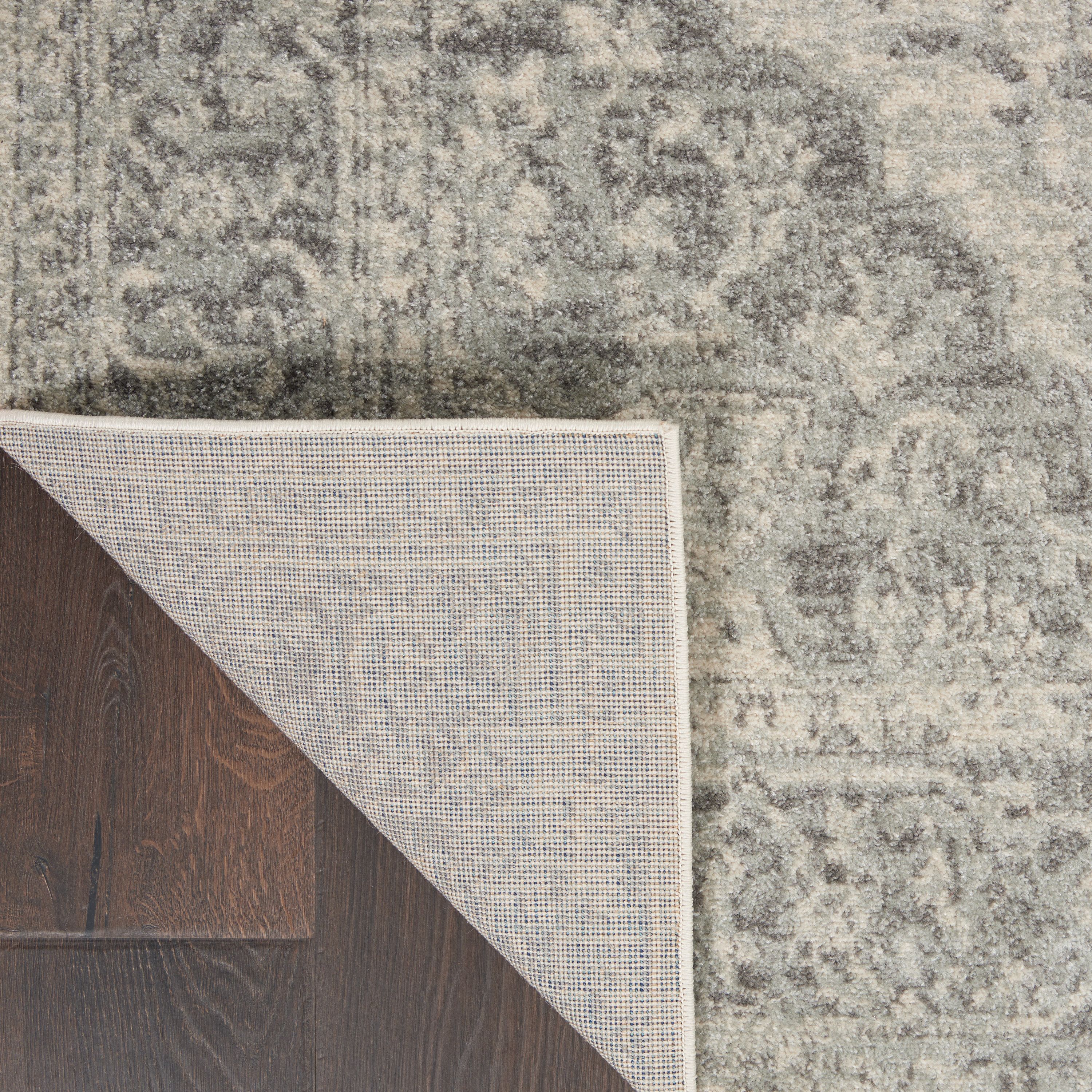 Serene Traditional Persian Ivory/Grey 4' x 6' Area Rug, (4' x 6')