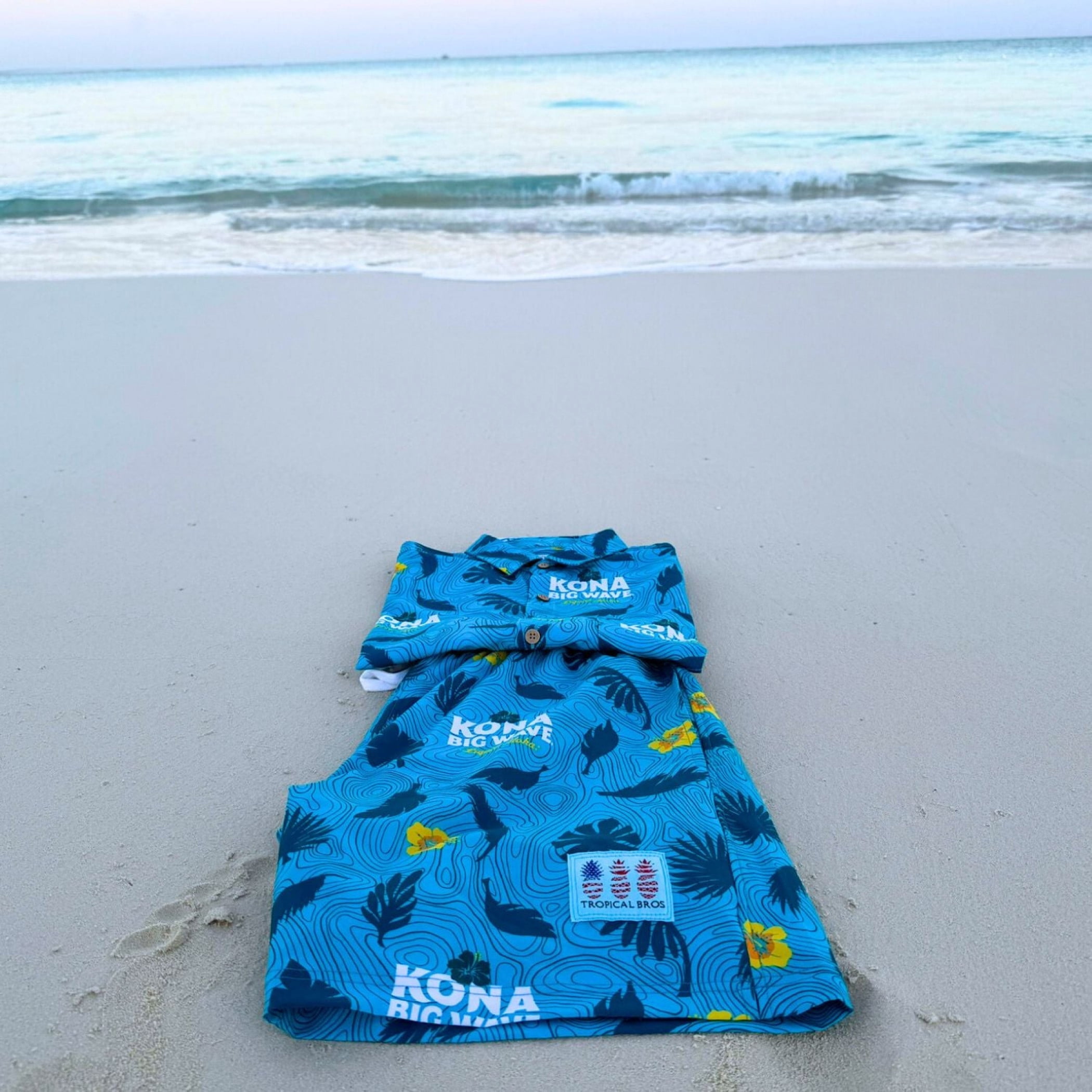 Kona Beer Big Wave Liquid Aloha Tropical Bros. Hawaiian Shirt