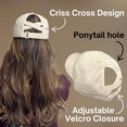 thumbnail image 4 of Gorra de béisbol GIFTGET «IN MY MOM ERA» de color beige con agujero alto para cola de caballo, 4 of 7