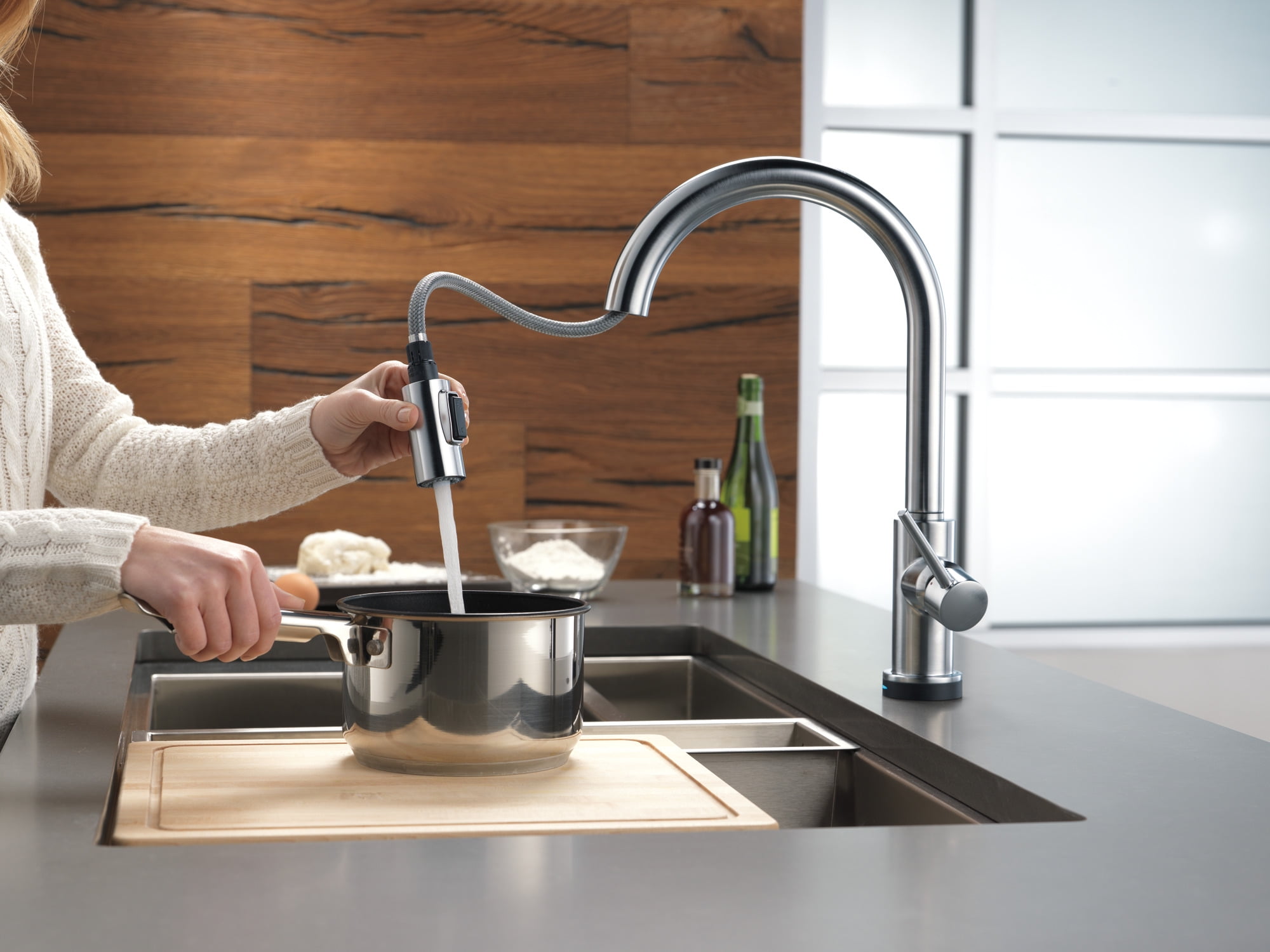 Delta Trinsic Single Handle Pull-Down Sprayer Kitchen Sink