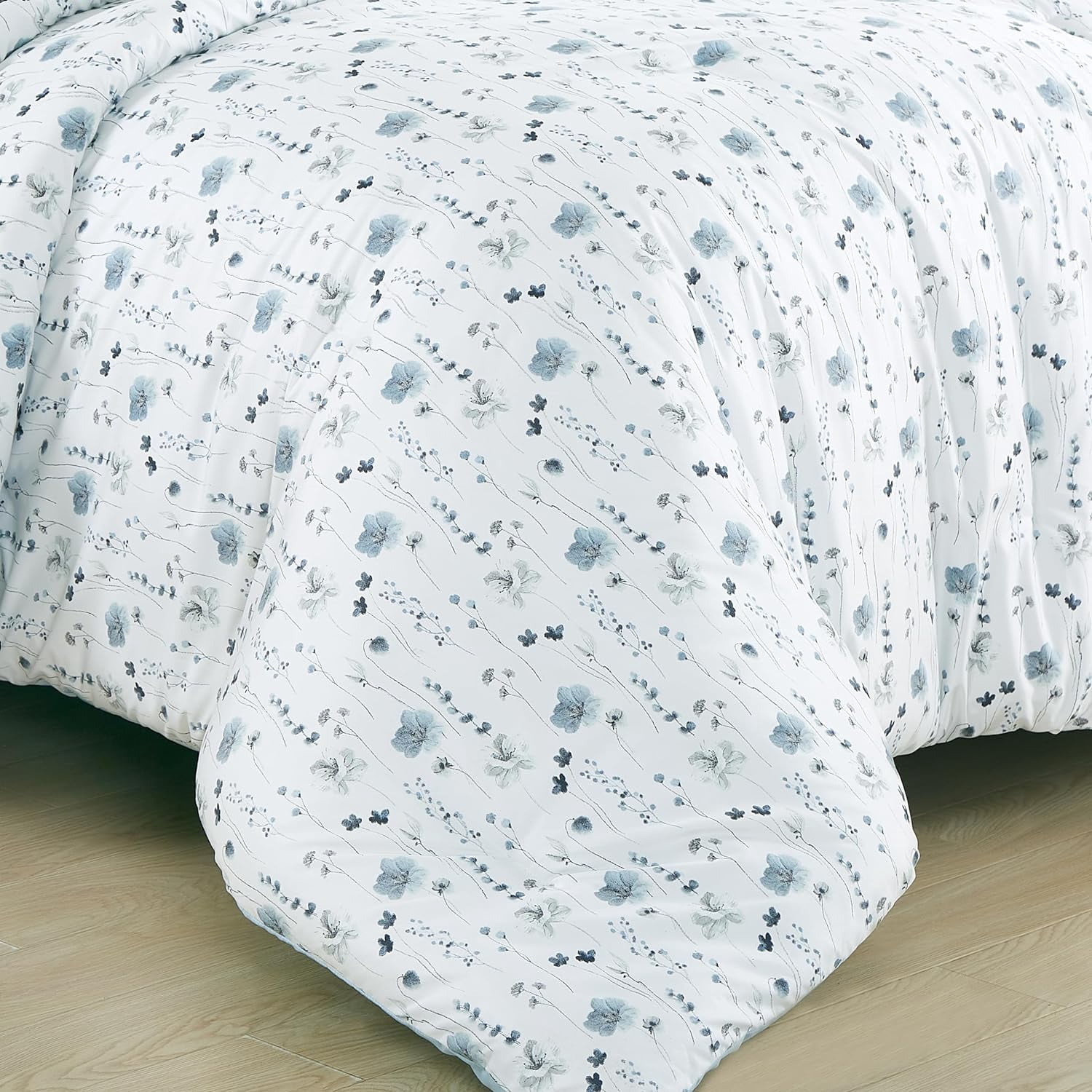 Chezmoi Collection Fran 3-Piece Boho Floral Comforter Set, Queen, Blue White Poppy Flower Printed Microfiber Lightweight Bedding Set