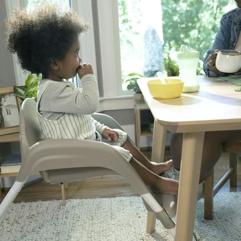 Ingenuity store table chair