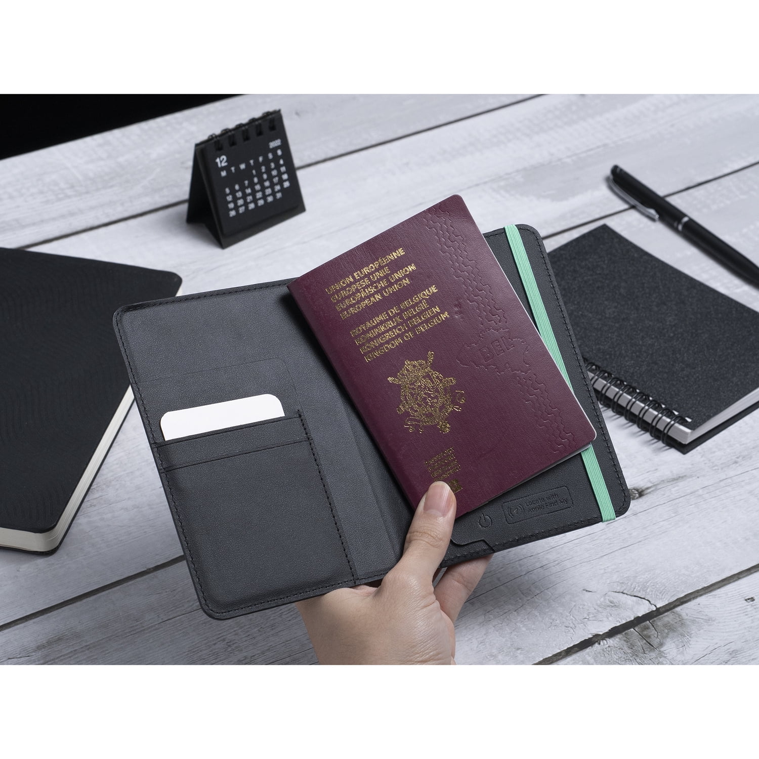 Scapade AirPass Passport Wallet with Apple Find My Tracker, S-PWAL