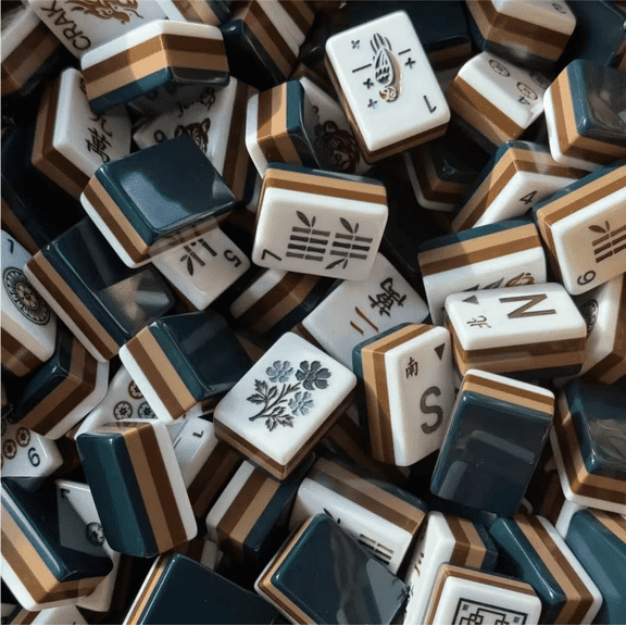 Yichu American Mahjong Tile Set, 160-Piece 4-Layer Acrylic Tiles for Game Nights and Travel