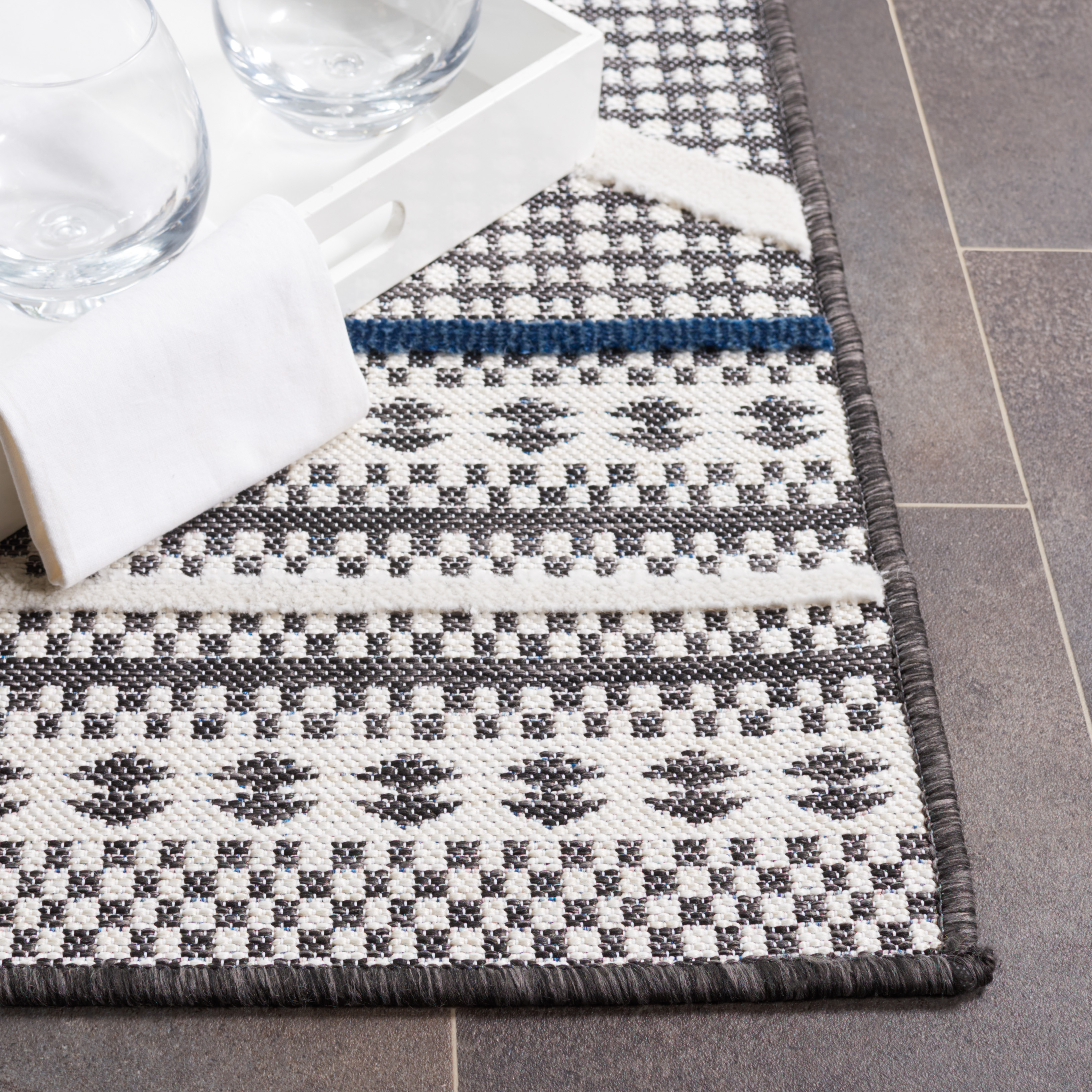 SAFAVIEH Cabana Briella Geometric Indoor/Outdoor Area Rug, Black/Ivory, 4' x 6'