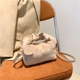 thumbnail image 4 of Bolso de mano de felpa para mujer, peludo con pliegue en la nube a la moda, ajustable con colgante pequeño, 4 of 8