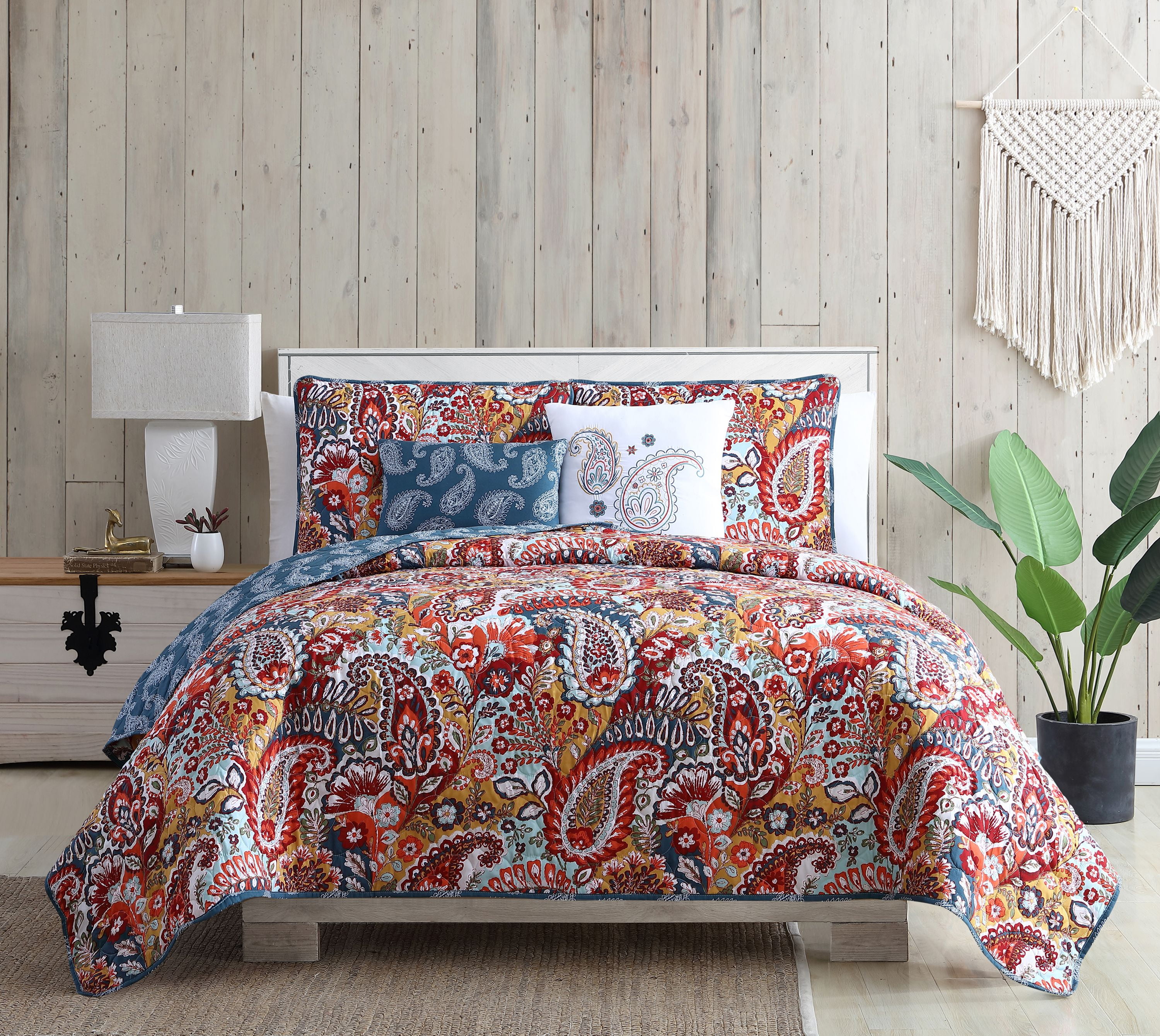 VCNY Home Bree Reversible Red Paisley Quilt Set, Full/Queen, Red