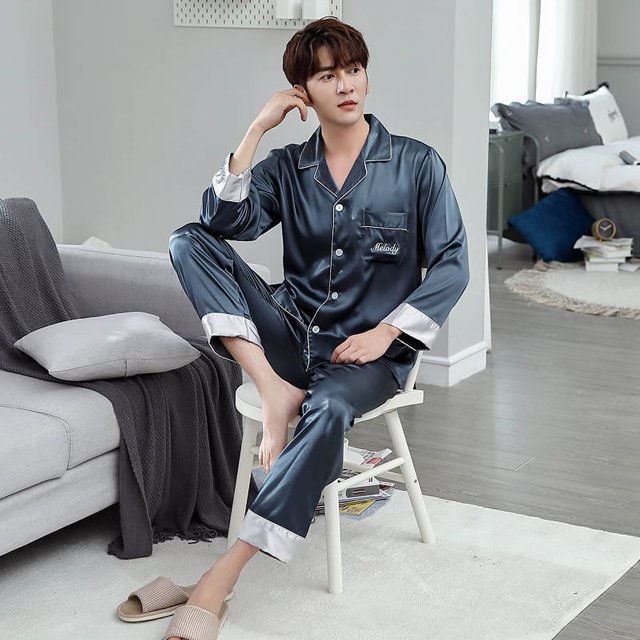Pijamas bordados de primavera y otoño para parejas, ropa de casa de seda helada, conjunto de cárdigan de manga larga para hombres y mujeres