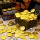 thumbnail image 5 of Monedas de fiesta JOYIN, 100 piezas, plástico dorado, 3,3 cm, 5 of 9
