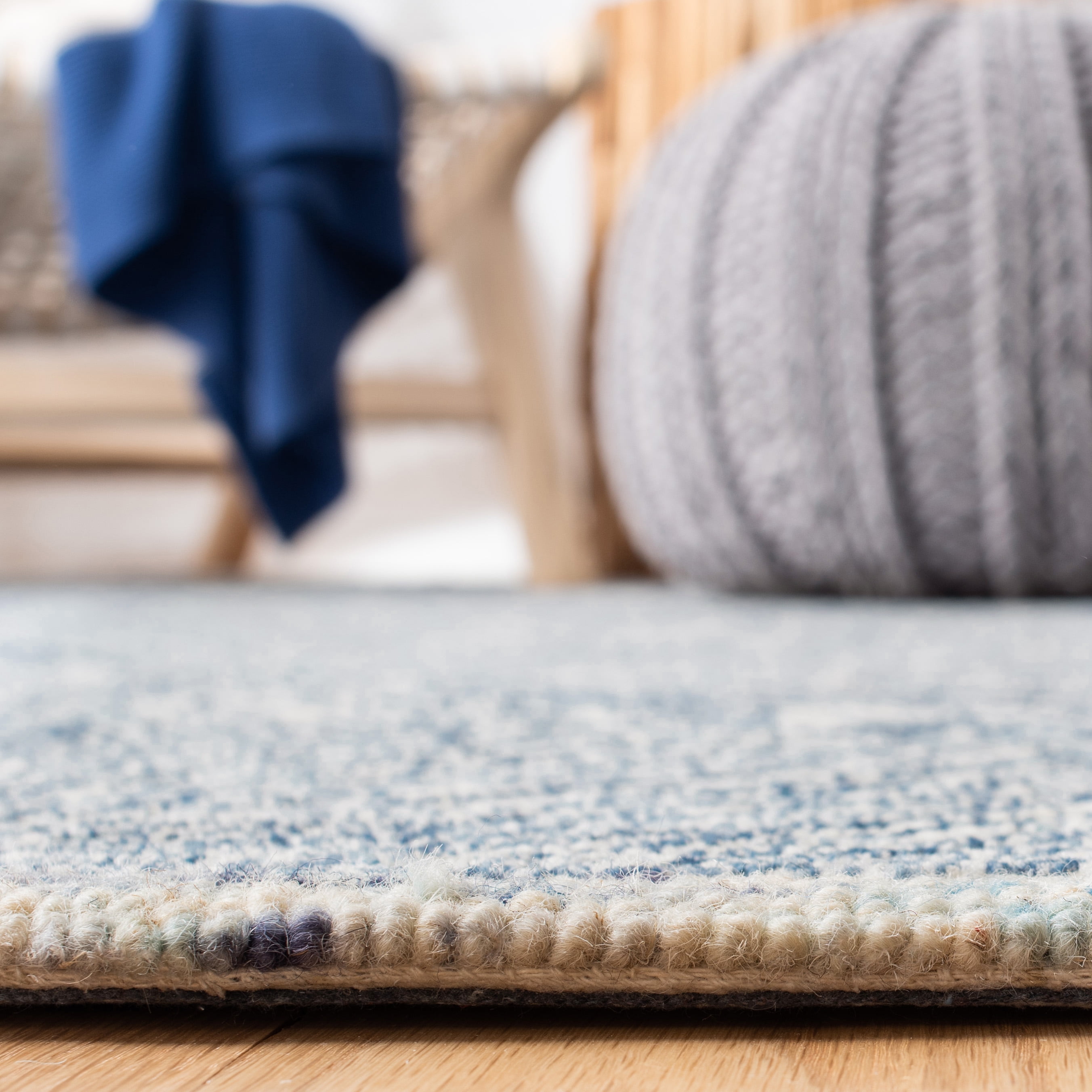 SAFAVIEH Capri Thelma Diamond Wool Area Rug, Ivory/Blue, 6' x 9'