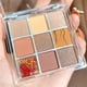 thumbnail image 4 of Paleta de sombras de ojos con purpurina, resistente al agua y de larga duración., 4 of 5