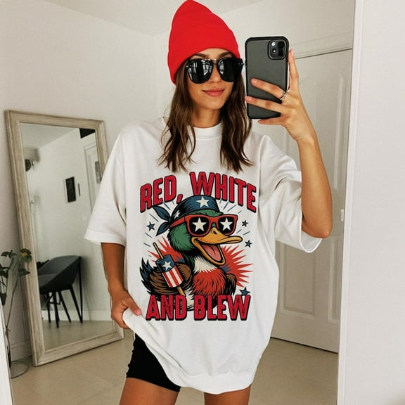 Red White and Blew Duck T-Shirt – Funny 4th of July Patriotic Duck Graphic with American Flag Style