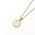 thumbnail image 1 of Collar de acero inoxidable con letras en forma de concha de color dorado redondo para mujer, colgante de acero de titanio de estilo europeo y americano con 26 letras en inglés, 1 of 6
