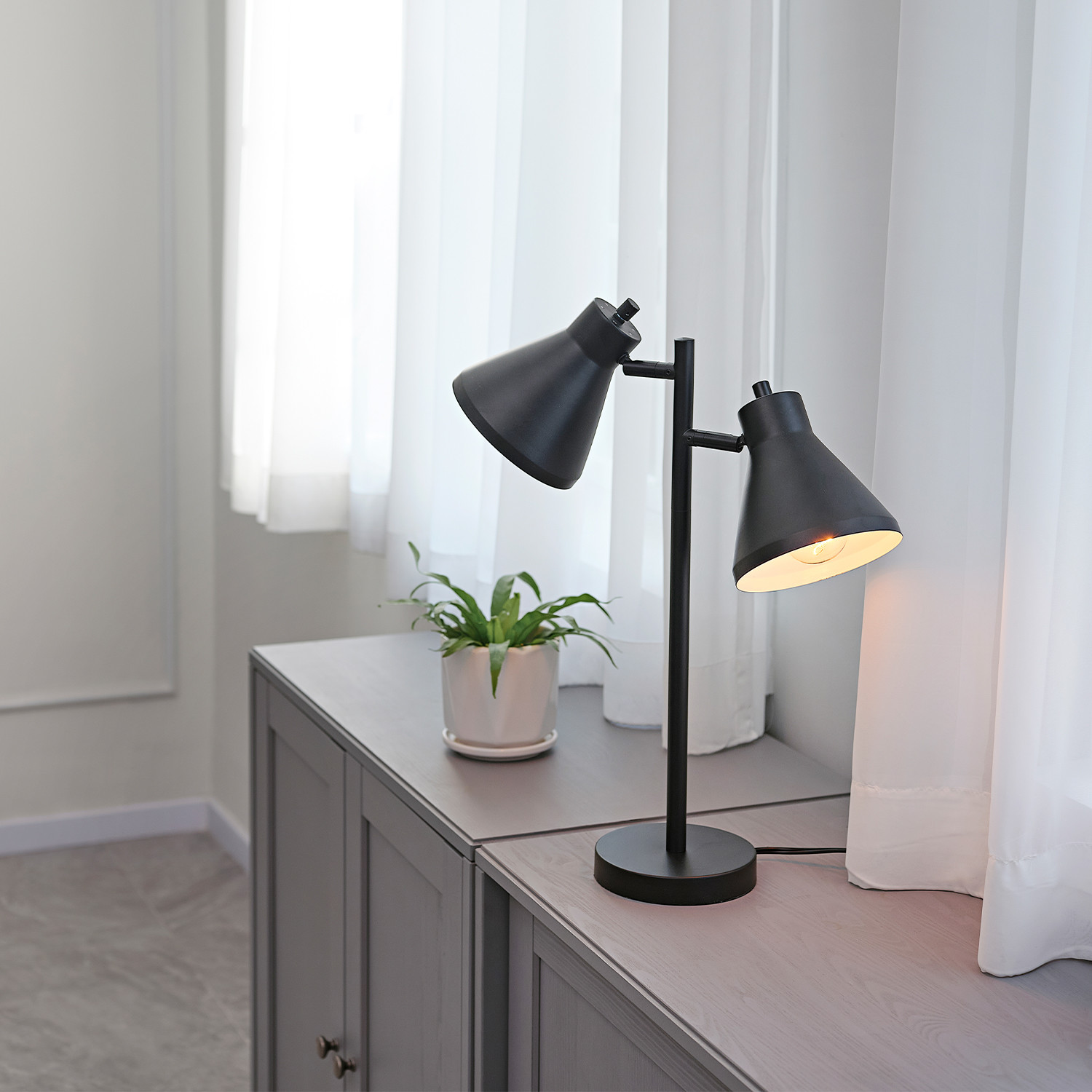 Novogratz x Globe Electric 18" Matte Black 2-Light Desk Lamp with Rotary Switch