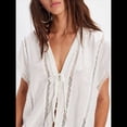 thumbnail image 4 of Camisas de Verano para Mujer, con Cuello en V, Lazo y Abertura Frontal, Blusas Extragrandes con Botones, Blusas Casuales de Corta con Ribete de Encaje. M, 4 of 10