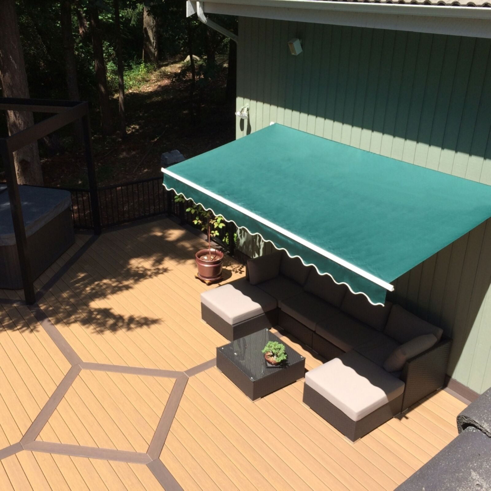 ALEKO Retractable Patio Awning 6.5 X 5 Ft Deck Sunshade Green Color 