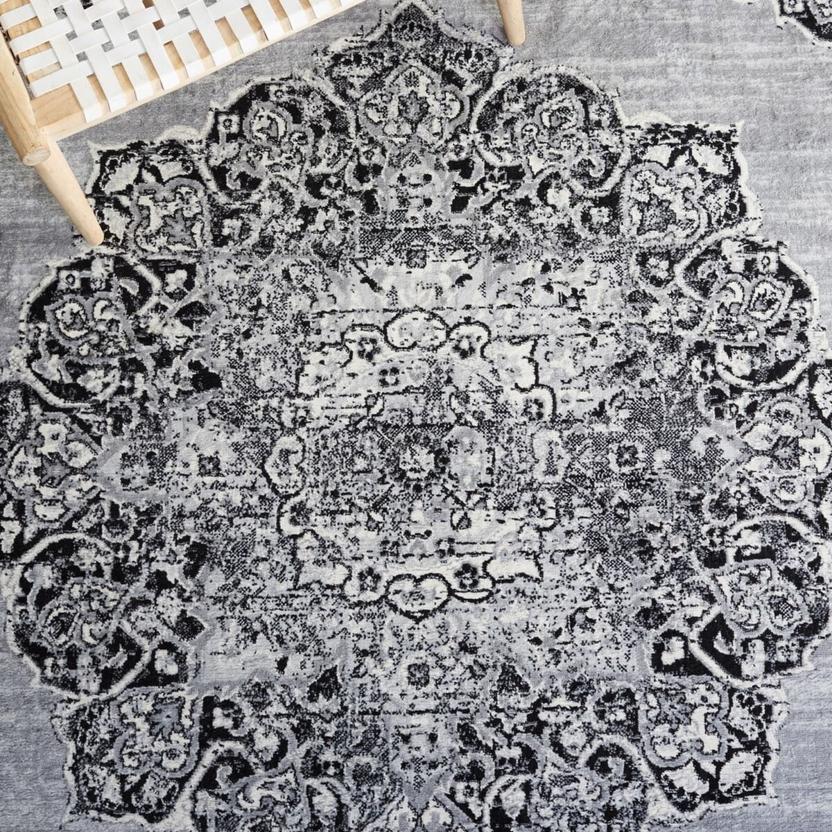 SAFAVIEH Brentwood Dimitri Floral Bordered Runner Rug, 2' x 8', Grey/Black