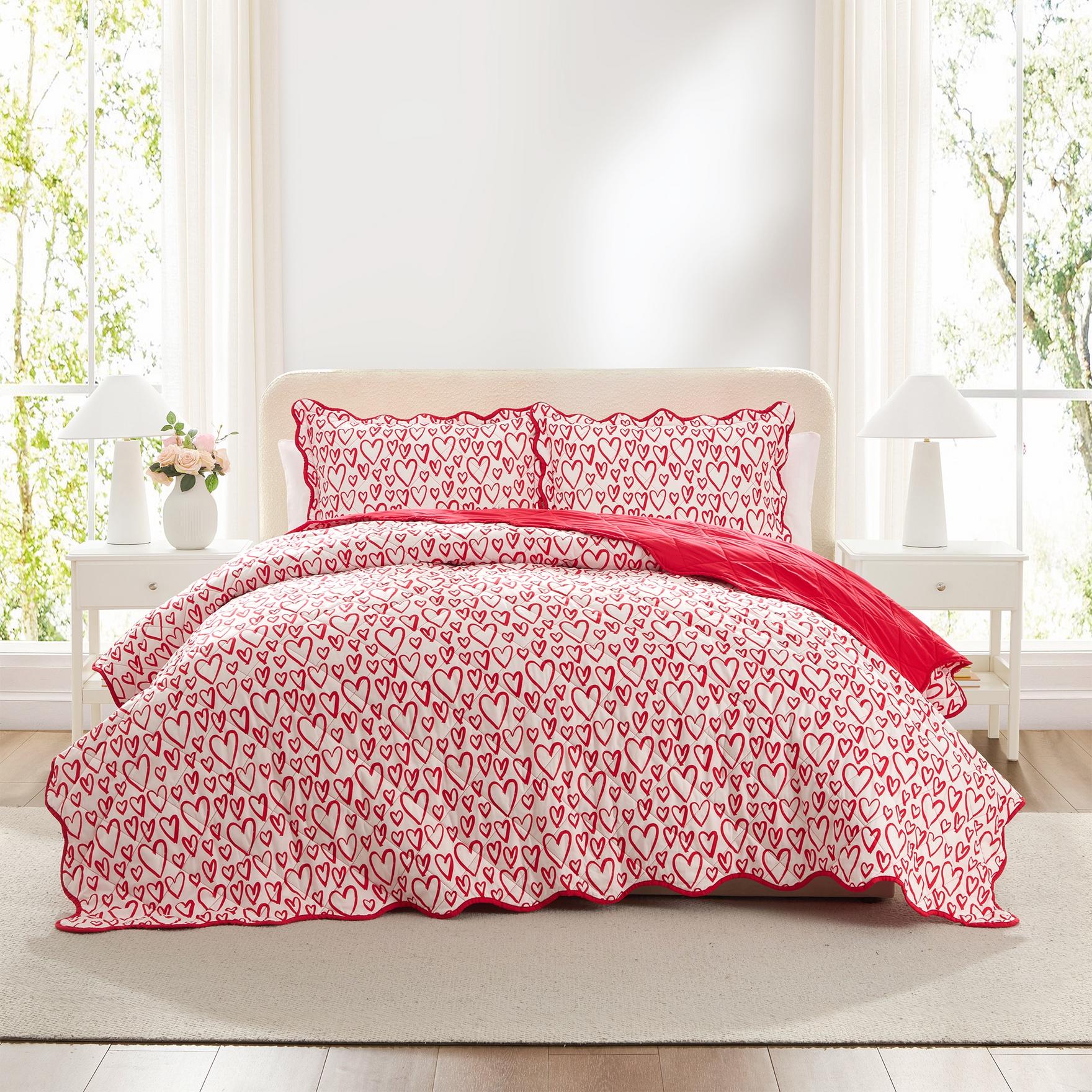 Hallmark Heart Strings 3-Piece Red/Multicolor Adult Quilt Set, King