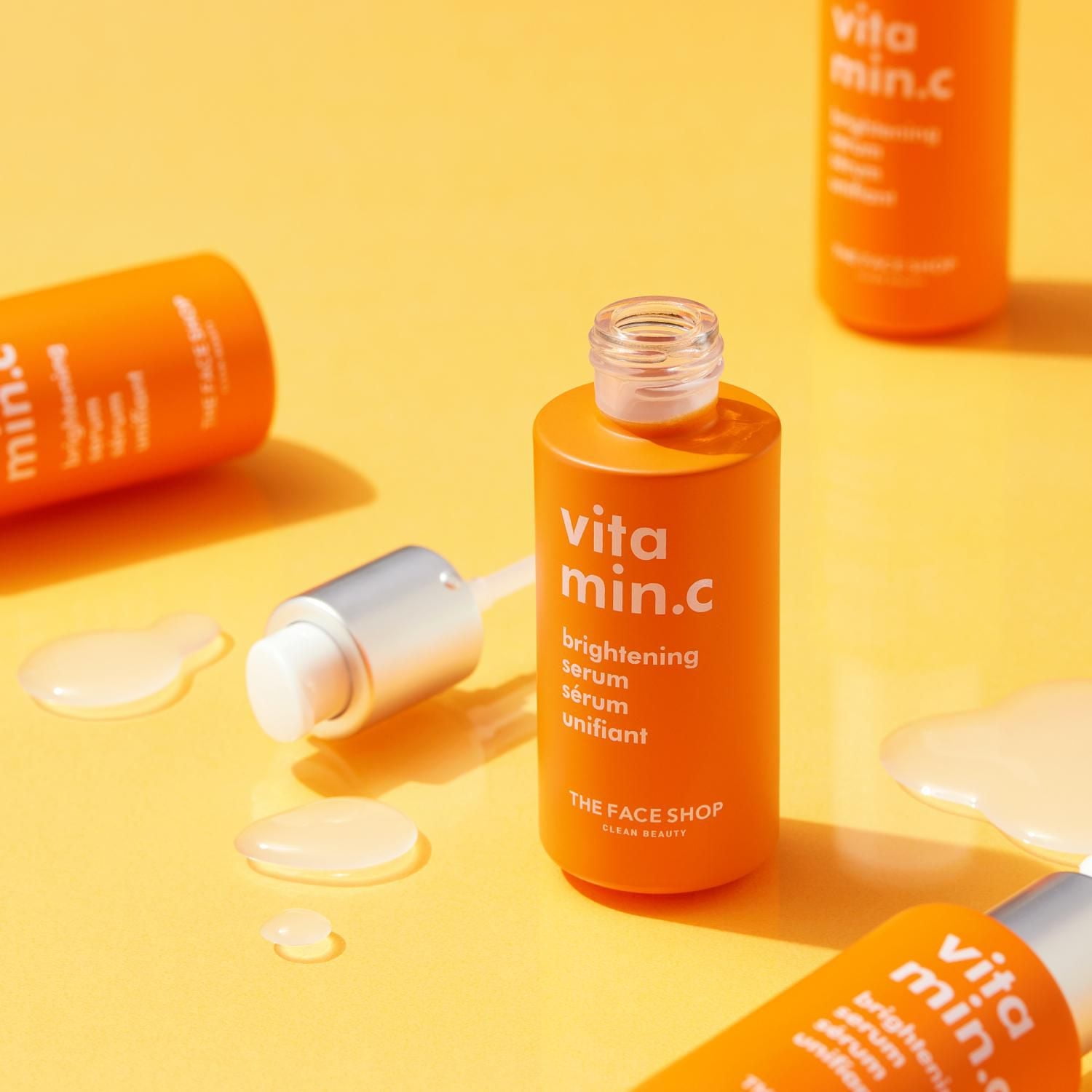Sérum illuminateur Vitamin C The Face Shop avec acide hyaluronique et niacinamide, pour les taches foncées, la peau terne et le teint inégal – beauté coréenn