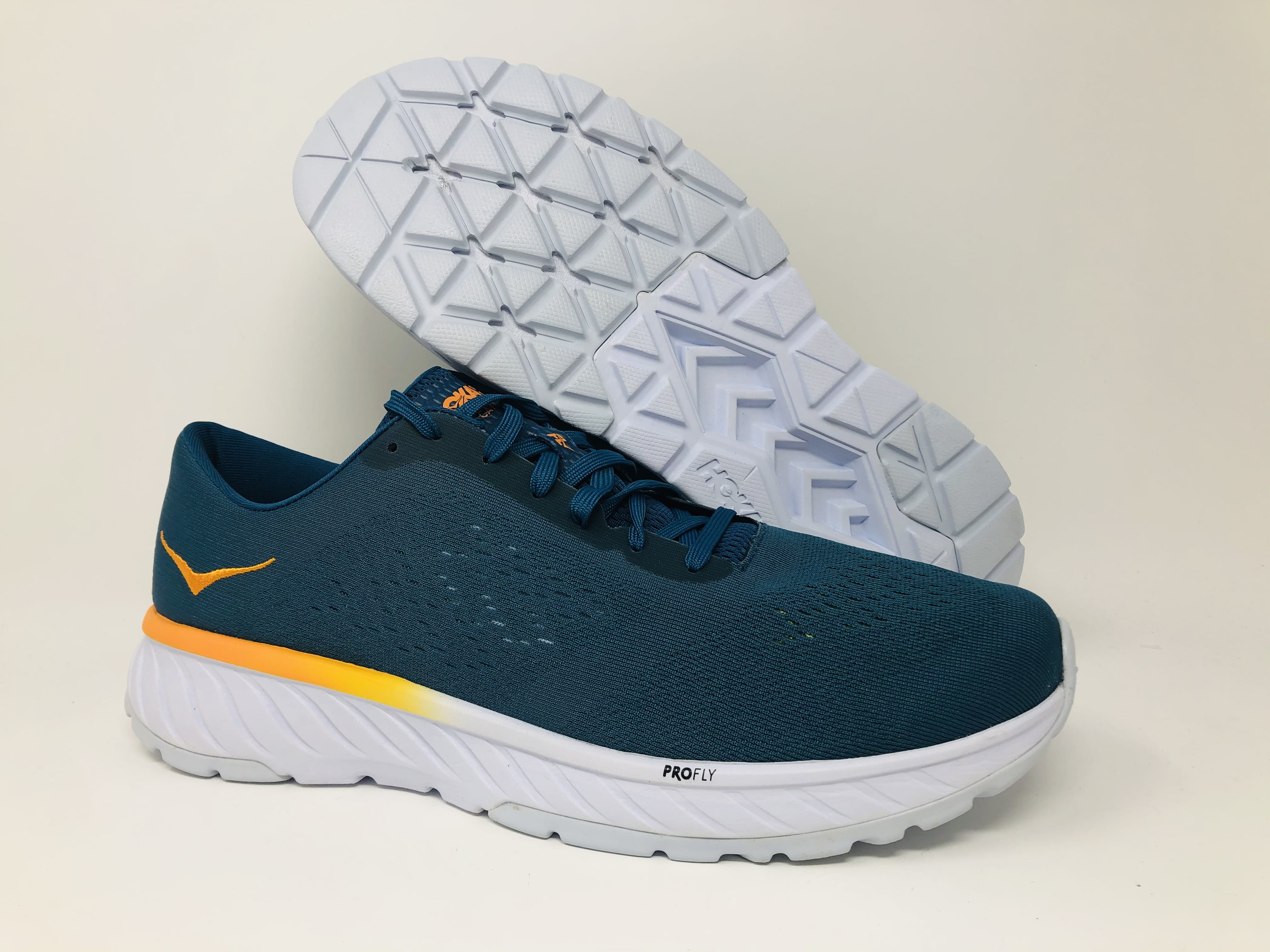 hoka one one men's cavu running shoe