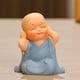 thumbnail image 4 of Figura de resina Zen Monk • Decoración marrón sobre la mesa • Adorno de escritorio adorable • Decoración para el hogar y la oficina • Acento de bonsái, 4 of 7