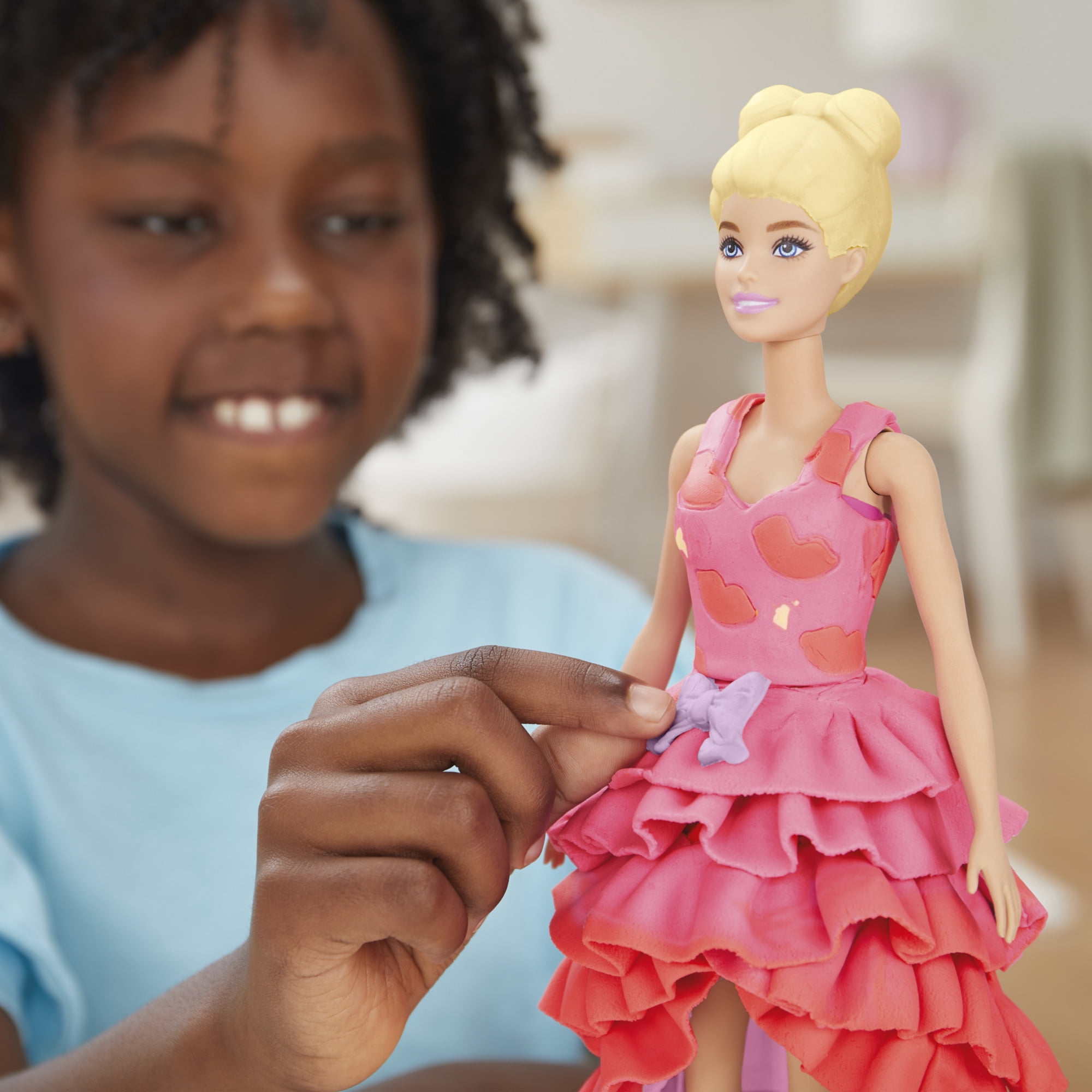 Play-Doh Barbie Designer Fashion Show Playset, Make Doll Clothes, Toys for Girls & Boys 5+
